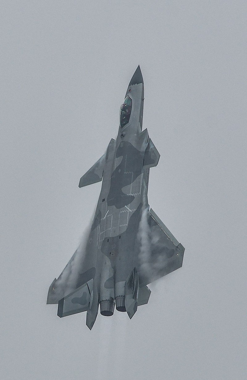 J-20 - La chan thep giup Trung Quoc thong tri bau troi-Hinh-3