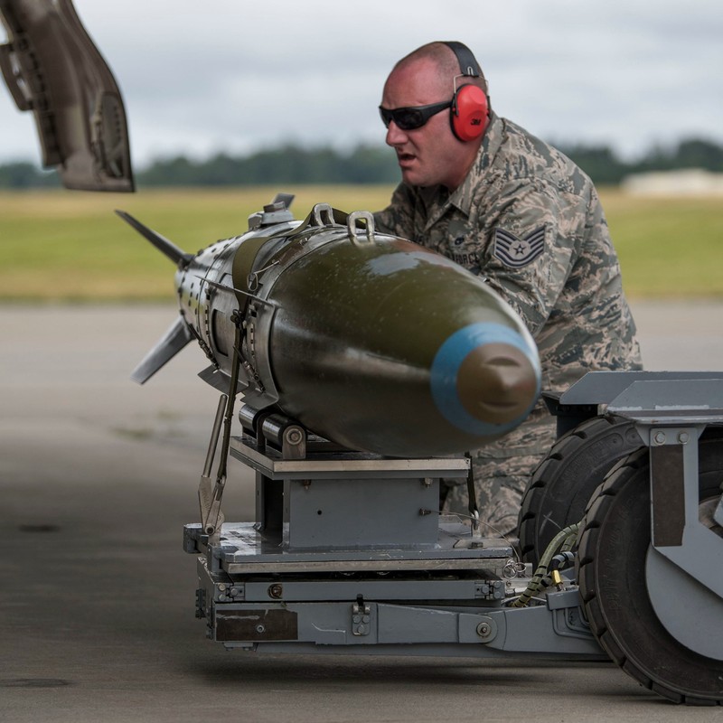 Nga tuyen bo ban ha bom thong minh va UAV My-Hinh-11