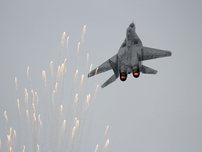 MiG-29 cua Ukraine lien tuc that thu truoc tiem kich Nga-Hinh-12