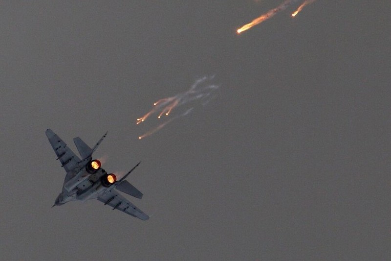 MiG-29 cua Ukraine lien tuc that thu truoc tiem kich Nga