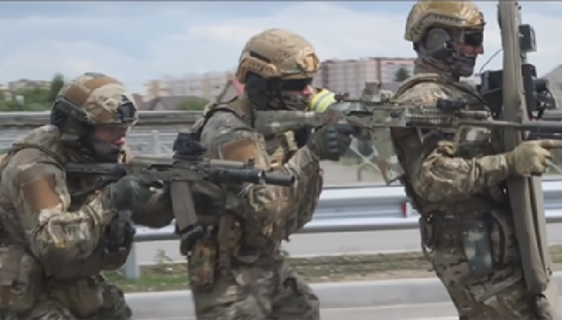 Ukraine tung don choc “mu mat” Nga giua long Stavropol-Hinh-4
