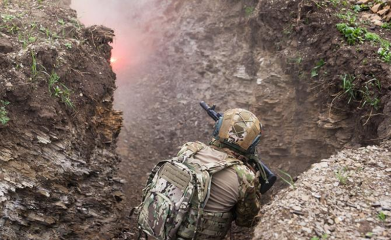 Bi Ukraine danh ngay cho hiem, Nga “be lai” ep Pokrovsk vao the nguy-Hinh-12