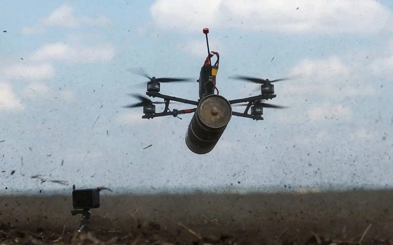 Bi Ukraine danh ngay cho hiem, Nga “be lai” ep Pokrovsk vao the nguy-Hinh-18