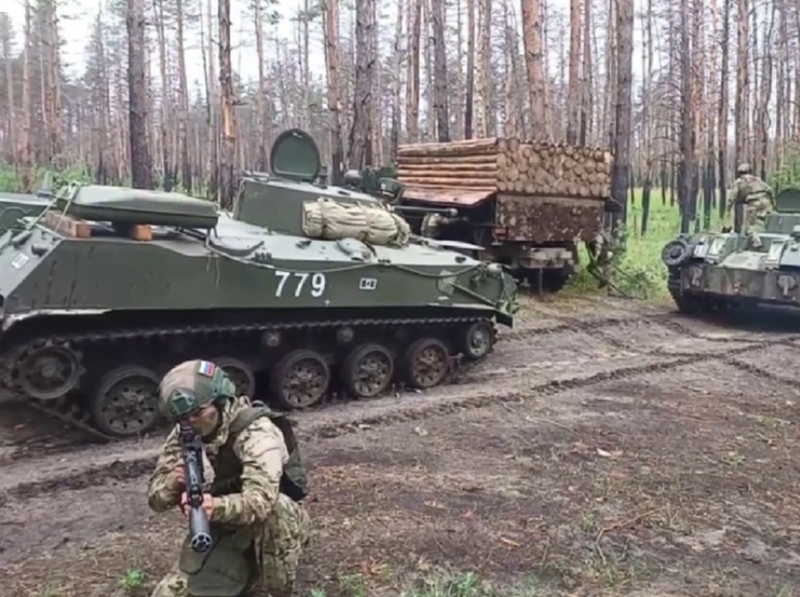 Bi Ukraine danh ngay cho hiem, Nga “be lai” ep Pokrovsk vao the nguy-Hinh-5