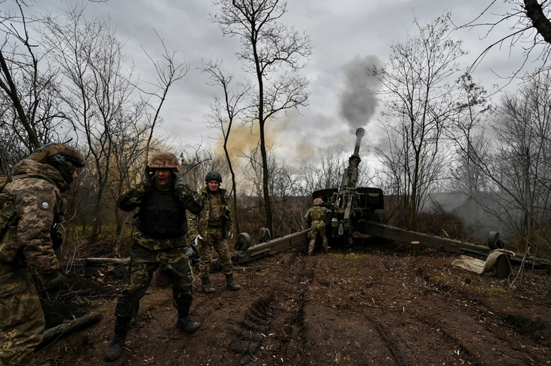 Ong Zelensky khong cho linh rut quan, Nga na bom thang vao nha may-Hinh-10