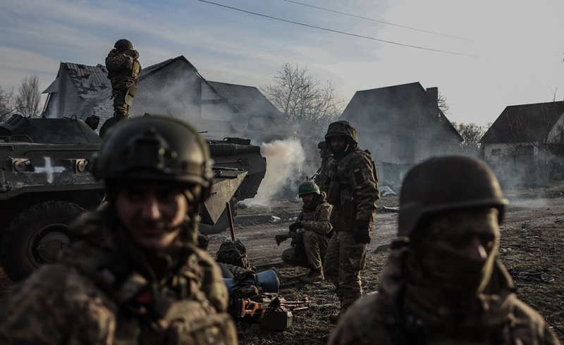 Quan doi Nga bao vay Kursk, linh Ukraine roi vao 