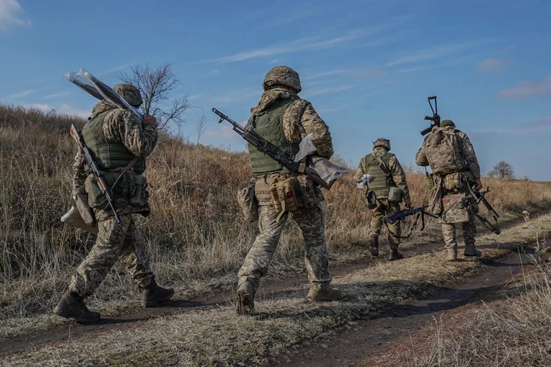 Ukraine choi tat tay o Kursk, quan Nga gap tinh the nguy cap-Hinh-2