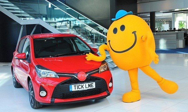 Chiec xe Toyota Yaris 2015 doc nhat cuoi rung ron khi bi cu-Hinh-2