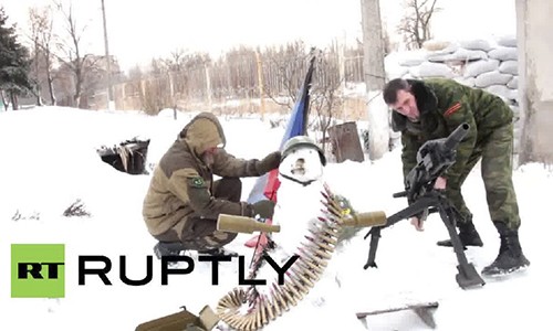 Linh Donetsk trang bi vu khi hang nang cho nguoi tuyet