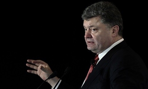 Tong thong Poroshenko: Ukraine sap khong can khi dot cua Nga