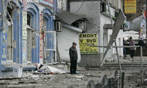 Kiev phu nhan tan cong xe dien o Donetsk