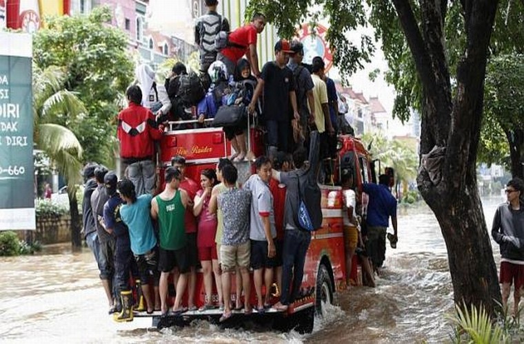 Lut loi kinh hoang o Jakarta, Indonesia-Hinh-10