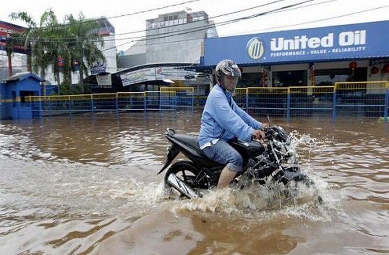 Lut loi kinh hoang o Jakarta, Indonesia-Hinh-9