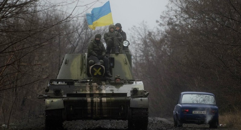 NATO khong the xac nhan qua trinh rut vu khi o Donbass