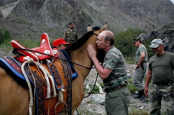 Loat khoanh khac chung to Tong thong Putin la nguoi yeu dong vat-Hinh-4