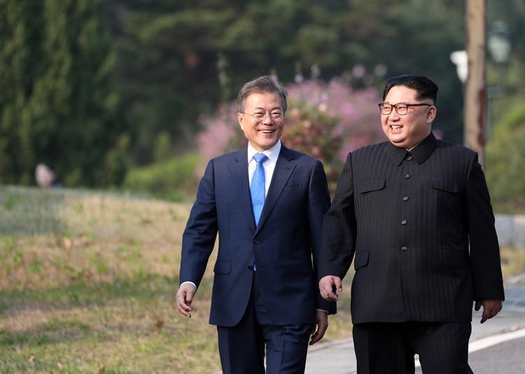 Ong Kim Jong-un va Tong thong Han Quoc sap man nhiem trao doi thu