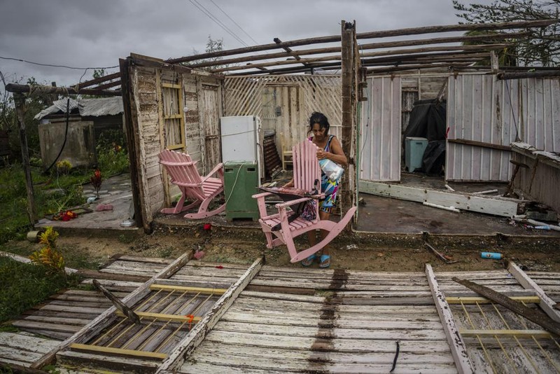 Cuba: Bong toi bao trum sau khi bao danh sap mang luoi dien-Hinh-8