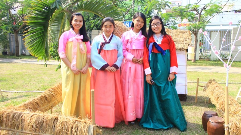 Ngam nu sinh Da Nang  xinh dep trong trang phuc Hanbok-Hinh-14