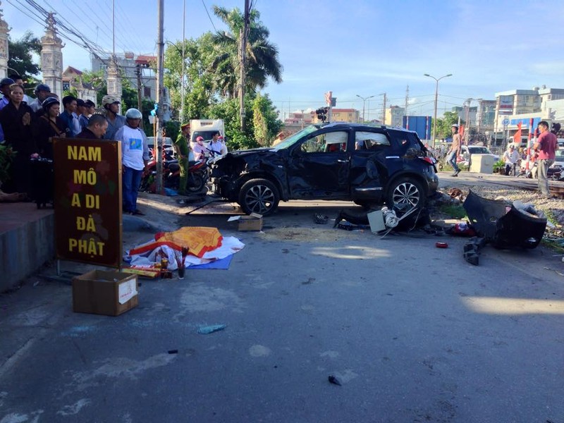 Tau hoa va o to o Ha Noi: 6 nguoi thuong vong-Hinh-3