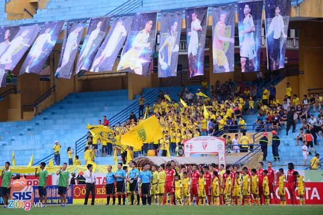 Fan nem tien am phu tren khan dai V.League 2015-Hinh-4