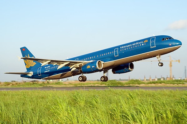 Bay 3 tieng, may bay Vietnam Airlines do dung diem xuat phat