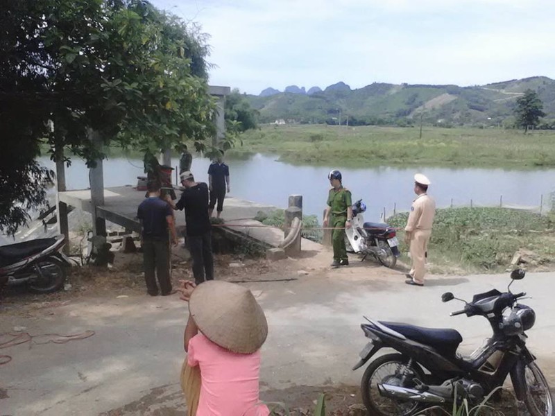 Hoa Binh: Phat hien dau nguòi dang phan hủy mạnh