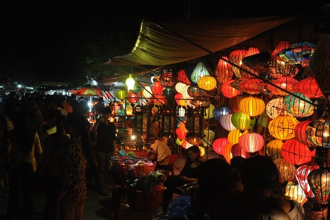 Lung linh dem hoa dang o Hoi An ngay ram thang Bay-Hinh-9