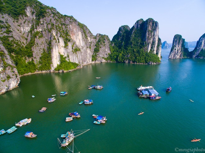 Vinh Ha Long dep trang le va tuyet dieu nhin tu tren cao-Hinh-7