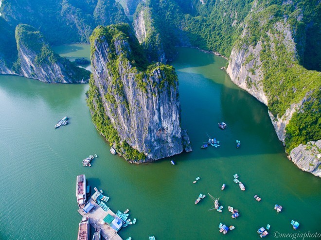 Vinh Ha Long dep trang le va tuyet dieu nhin tu tren cao-Hinh-8