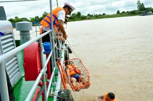 Ghe tham Lu doan giang thuyen 962, Quan khu 9-Hinh-4