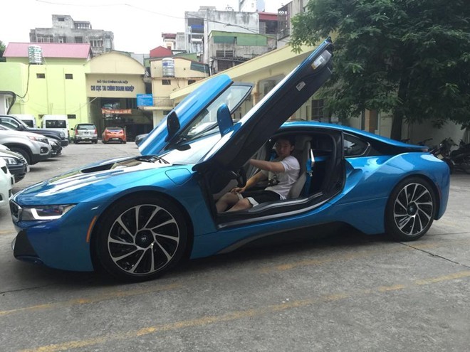 Gap thieu gia 18 tuoi so huu BMW i8 gay xon xao