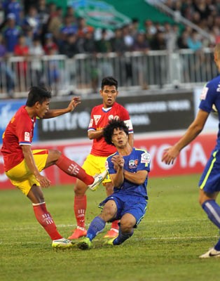 Nhũng hình ảnh xau xi dang quen tai V.League 2015