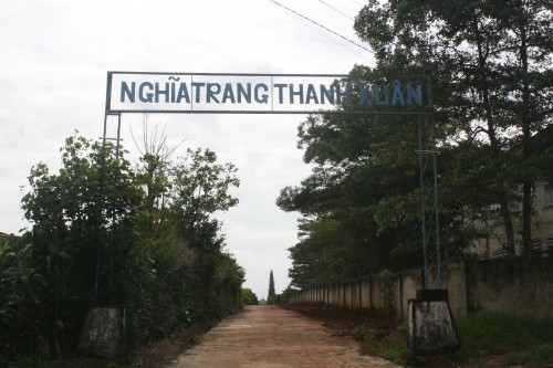 Su that ron nguoi nghia trang co 7.500 mo hai nhi vo thua nhan