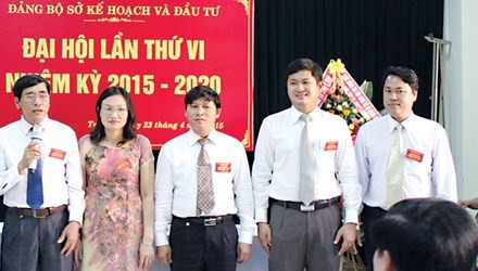 Chuyen con Bi thu tinh Quang Nam len Giam doc So tuoi 30