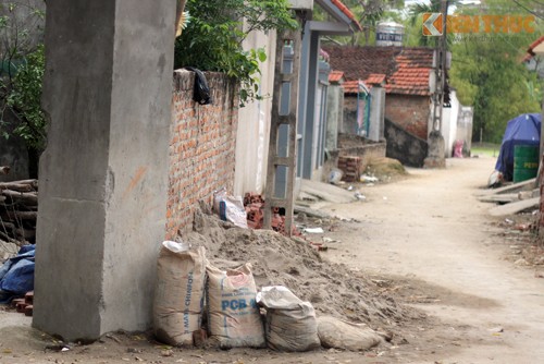 Con dò xong vào nhà dánh, chém nguòi dan giũa ban ngày-Hinh-3