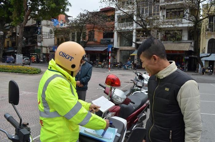 Ha Noi: 2 tuan xu ly 423 truong hop di bo vi pham GT-Hinh-2