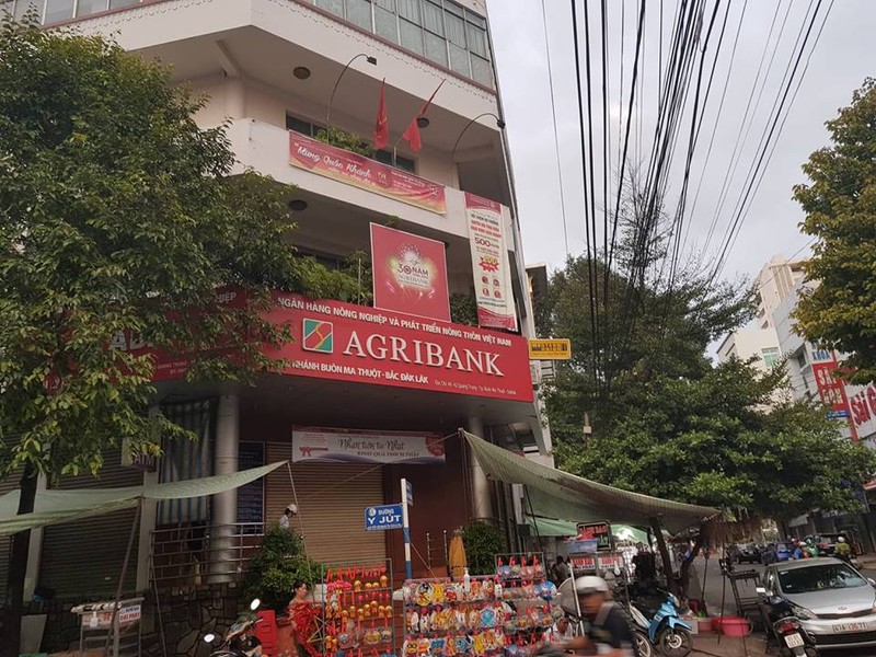 Su that vu Thanh tra ngan hang nha nuoc bi to bao ke vay nang lai