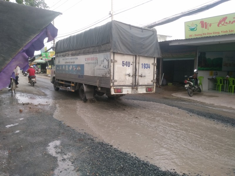 TP.HCM: Dan khon kho vi duong hu hong, bien dang nhu “ho bom”-Hinh-8