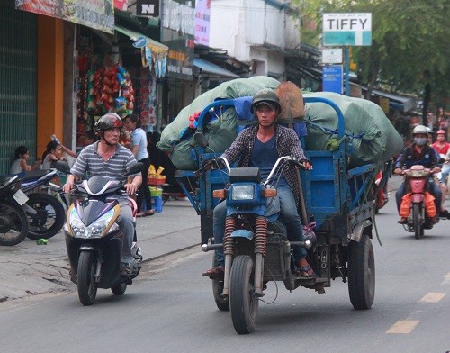 Xe ba gac, tu che “nao loan” duong pho Sai Gon