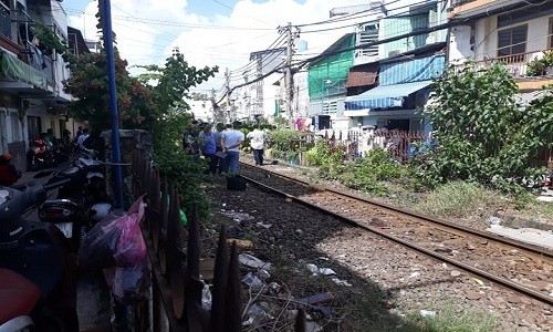 TP HCM: Nguoi dan ong chet bat thuong ngay canh duong ray