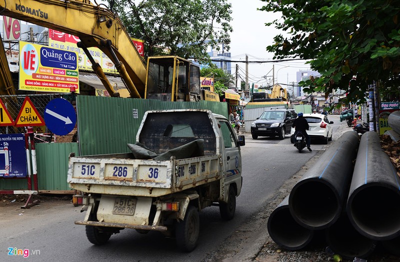 Cuoi nam, lo cot lai moc len khap duong Sai Gon-Hinh-12