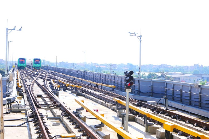 “Muc so thi” tau dien tren cao dau tien cua Ha Noi-Hinh-16