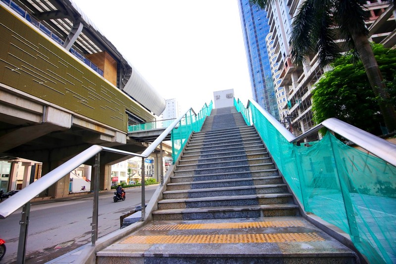 “Muc so thi” tau dien tren cao dau tien cua Ha Noi-Hinh-25