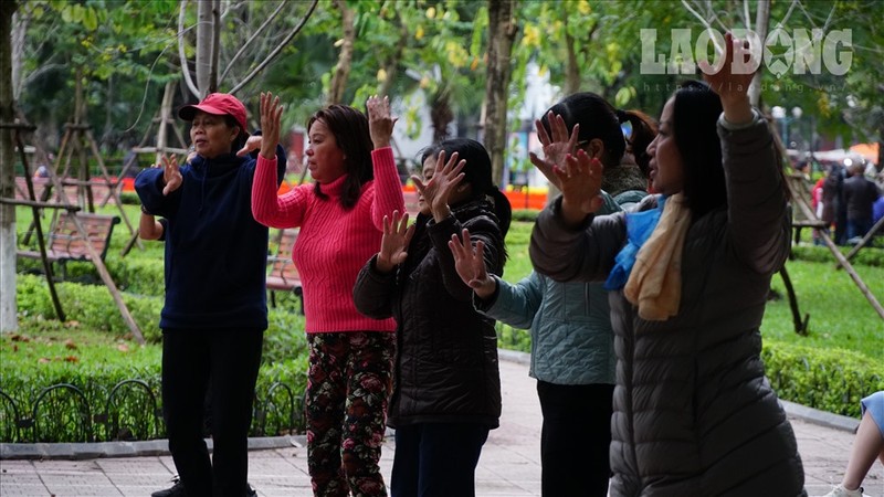 Nguoi Ha Noi co ro dot lua suoi am tren he pho trong gia ret ki luc-Hinh-7