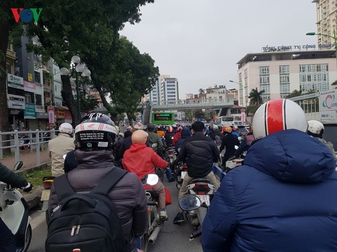 Anh: Ha Noi un tac trong ngay di lam dau tien nam 2019-Hinh-12