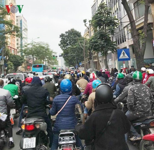 Anh: Ha Noi un tac trong ngay di lam dau tien nam 2019-Hinh-3