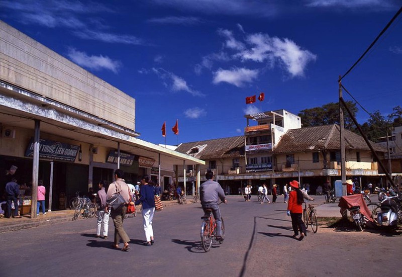 Cho Da Lat binh di, vang khach du lich qua loat anh phim xua cu-Hinh-8