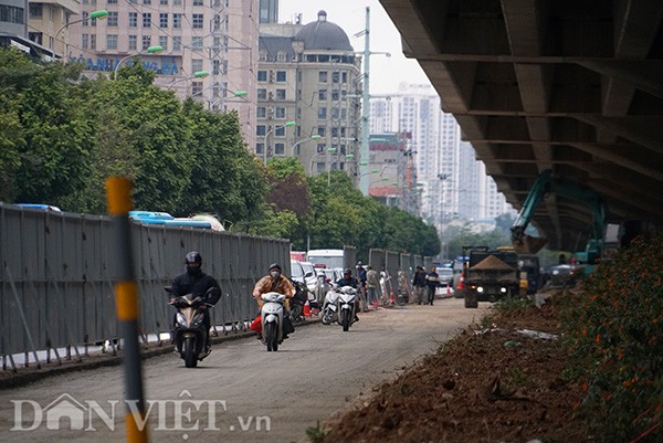 Anh: Ha Noi ach tac trien mien vi duong thi cong o at can Tet-Hinh-4