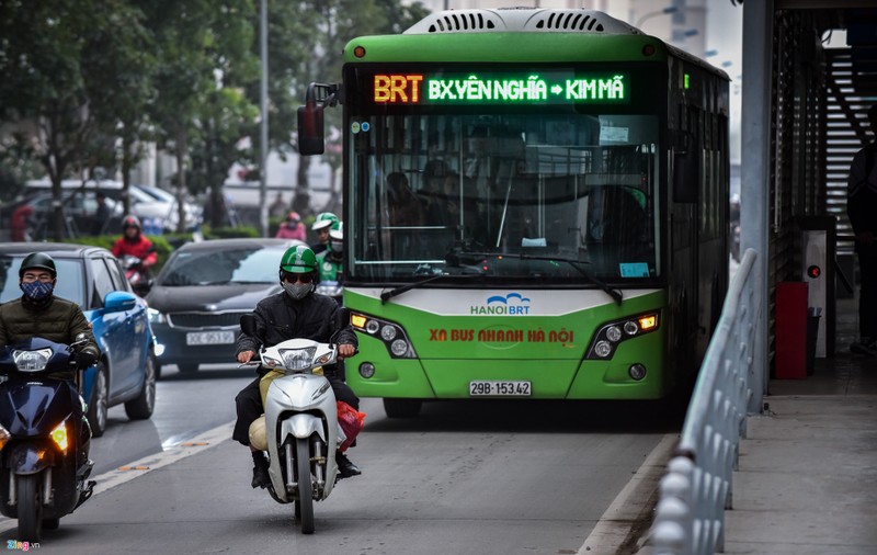 Oto, xe may tat dau buyt BRT nhung ngay can Tet-Hinh-6