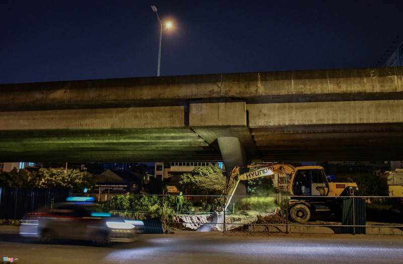 Trang dem rao duong, xen dai phan cach de chong un tac o Ha Noi